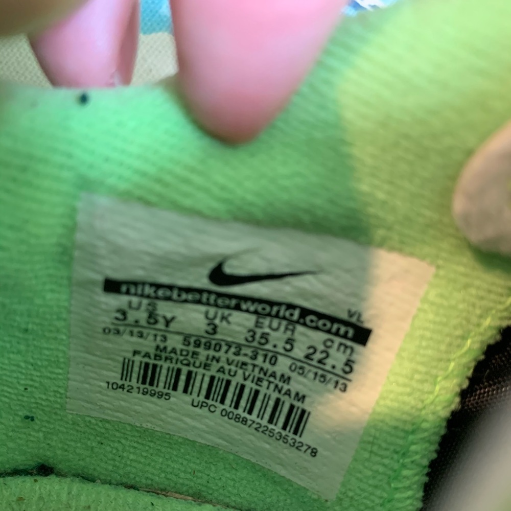 NIKE SHOES - Picture 9 of 10